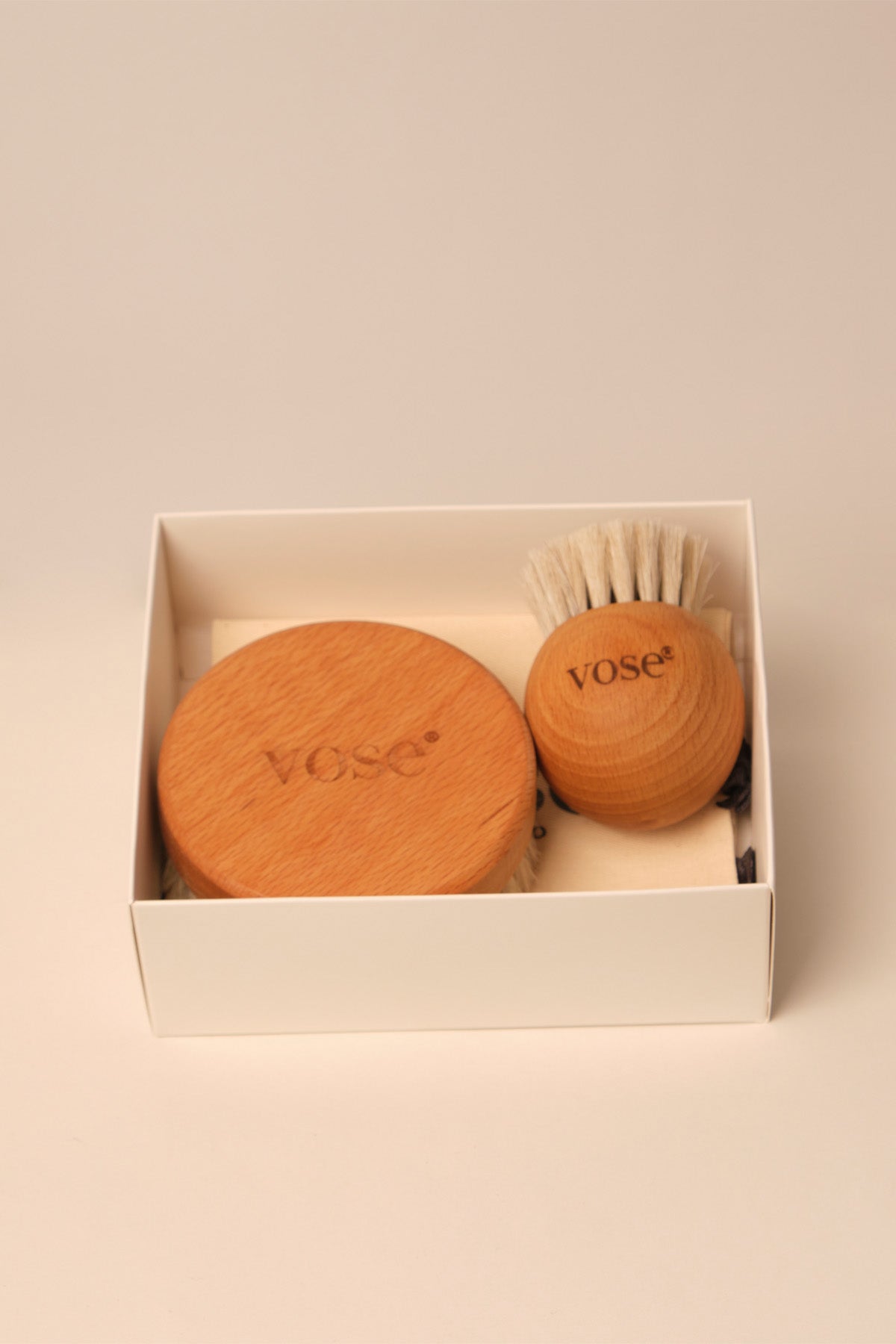 Vose Rounded White Vücut Fırçası ve White Ball Yüz Fırçası Seti