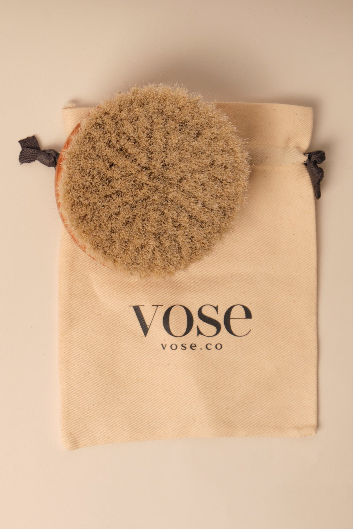 Vose Rounded White Vücut Fırçası ve White Ball Yüz Fırçası Seti